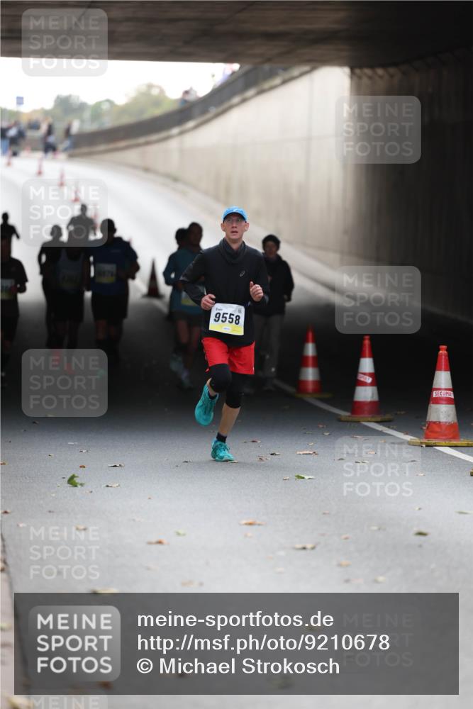 05.10.2025 - 20. swb-Marathon Bremen Michael Strokosch http://msf.ph/oto/9210678 05.10.2025 10:38:26 Laufen 9558 meine-sportfotos.de