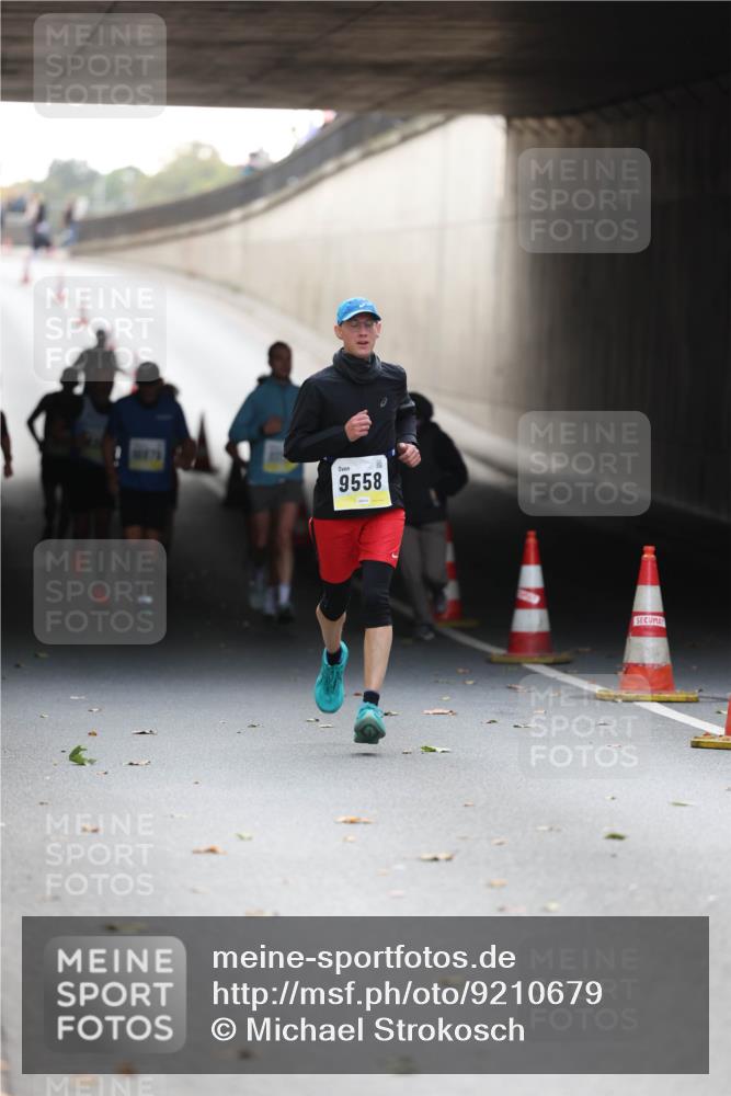 05.10.2025 - 20. swb-Marathon Bremen Michael Strokosch http://msf.ph/oto/9210679 05.10.2025 10:38:27 Laufen 9558 meine-sportfotos.de