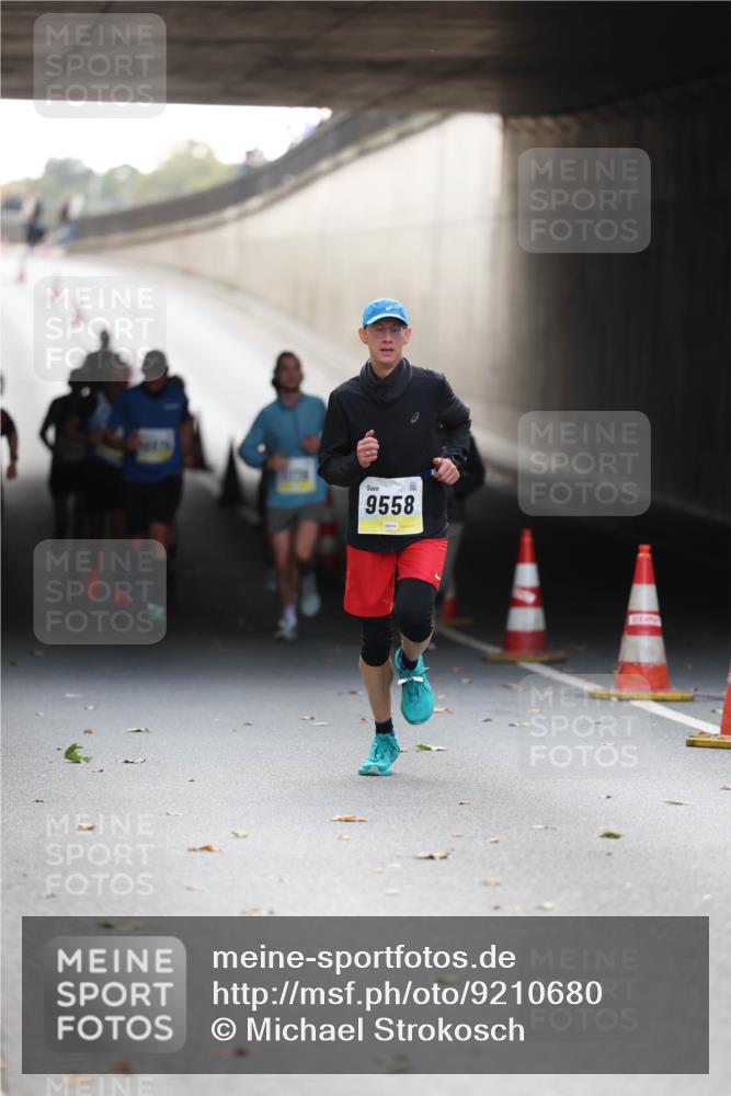 05.10.2025 - 20. swb-Marathon Bremen Michael Strokosch http://msf.ph/oto/9210680 05.10.2025 10:38:27 Laufen 9558 meine-sportfotos.de