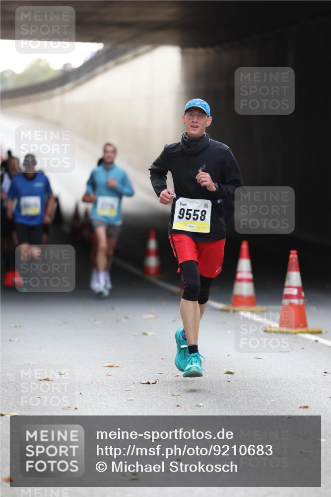 05.10.2025 - 20. swb-Marathon Bremen Michael Strokosch http://msf.ph/oto/9210683 05.10.2025 10:38:29 Laufen 9558 meine-sportfotos.de