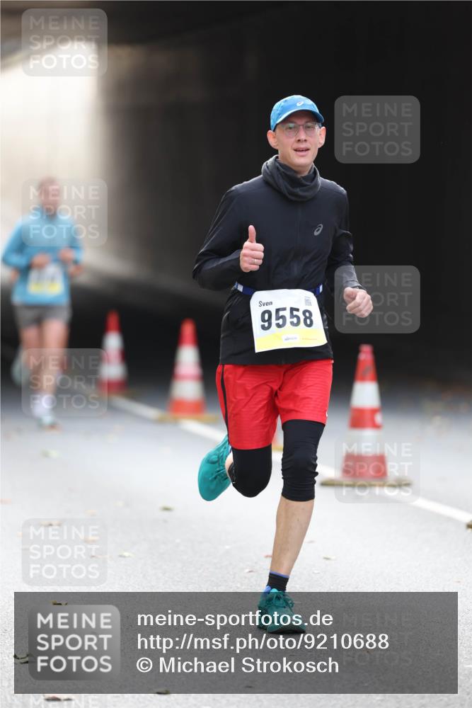05.10.2025 - 20. swb-Marathon Bremen Michael Strokosch http://msf.ph/oto/9210688 05.10.2025 10:38:30 Laufen 9558 meine-sportfotos.de