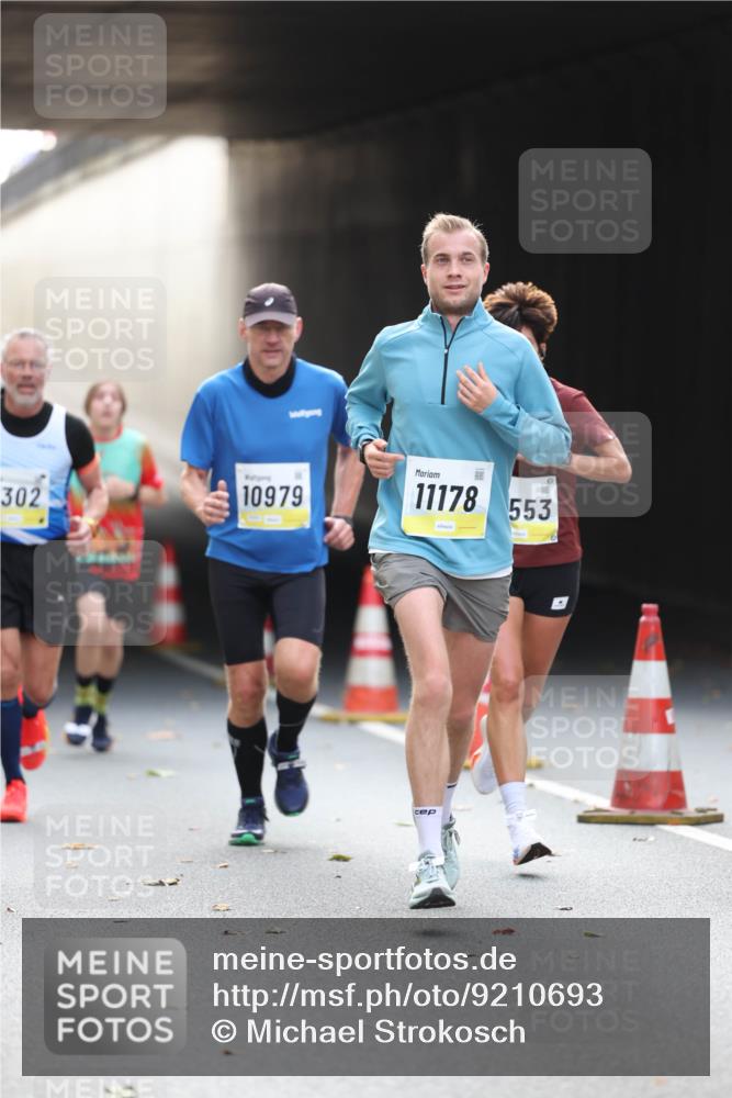 05.10.2025 - 20. swb-Marathon Bremen Michael Strokosch http://msf.ph/oto/9210693 05.10.2025 10:38:33 Laufen 302, 10979, 11178, 553 meine-sportfotos.de