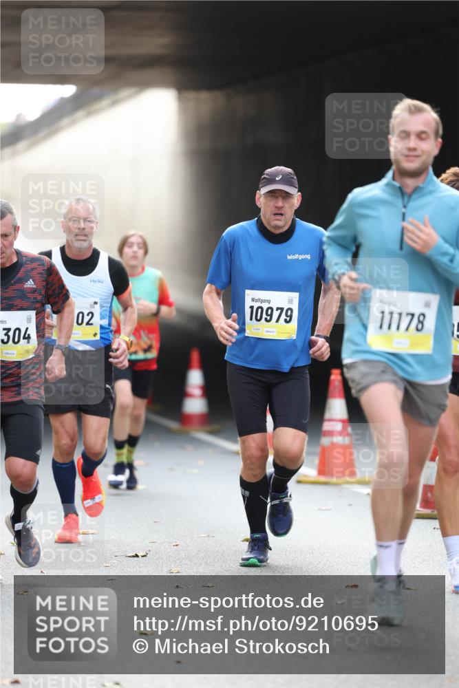 05.10.2025 - 20. swb-Marathon Bremen Michael Strokosch http://msf.ph/oto/9210695 05.10.2025 10:38:34 Laufen 304, 70, 02, 10979, 11178 meine-sportfotos.de