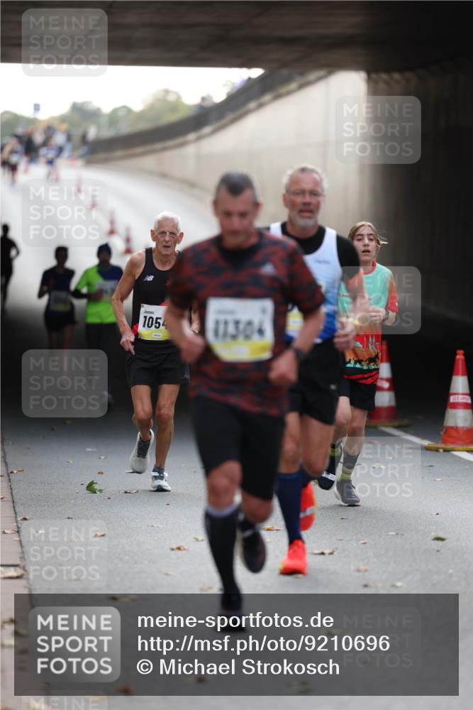 05.10.2025 - 20. swb-Marathon Bremen Michael Strokosch http://msf.ph/oto/9210696 05.10.2025 10:38:35 Laufen 1054, 11304 meine-sportfotos.de