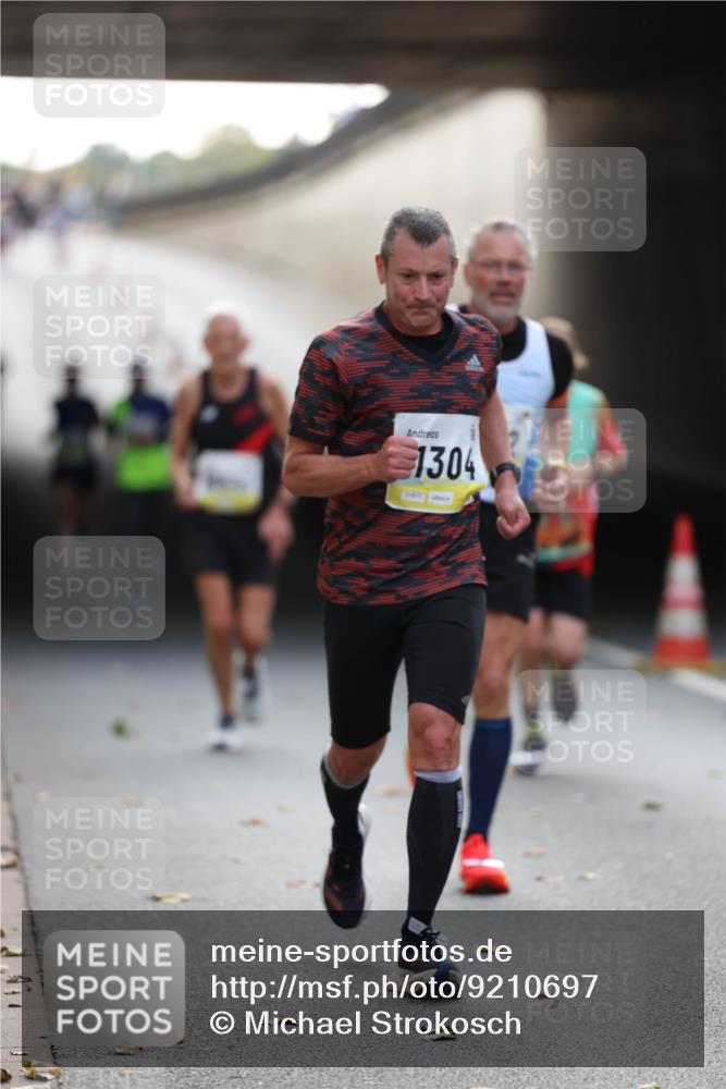 05.10.2025 - 20. swb-Marathon Bremen Michael Strokosch http://msf.ph/oto/9210697 05.10.2025 10:38:35 Laufen 1304 meine-sportfotos.de