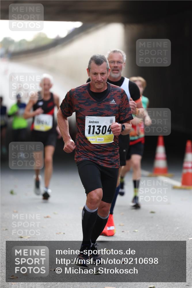05.10.2025 - 20. swb-Marathon Bremen Michael Strokosch http://msf.ph/oto/9210698 05.10.2025 10:38:35 Laufen 11304, 01817 meine-sportfotos.de