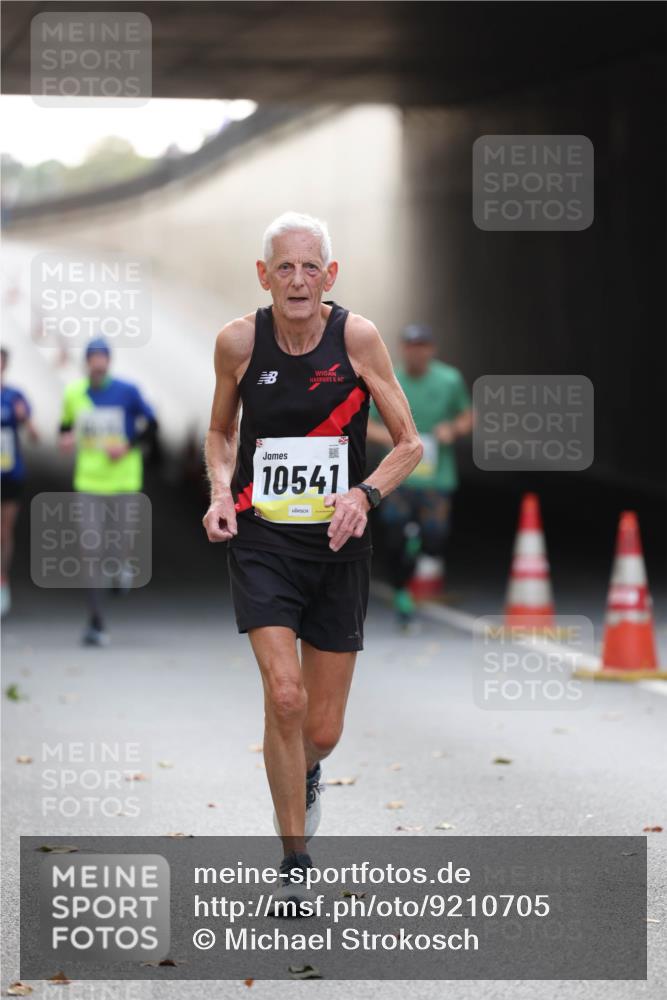 05.10.2025 - 20. swb-Marathon Bremen Michael Strokosch http://msf.ph/oto/9210705 05.10.2025 10:38:38 Laufen 10541 meine-sportfotos.de