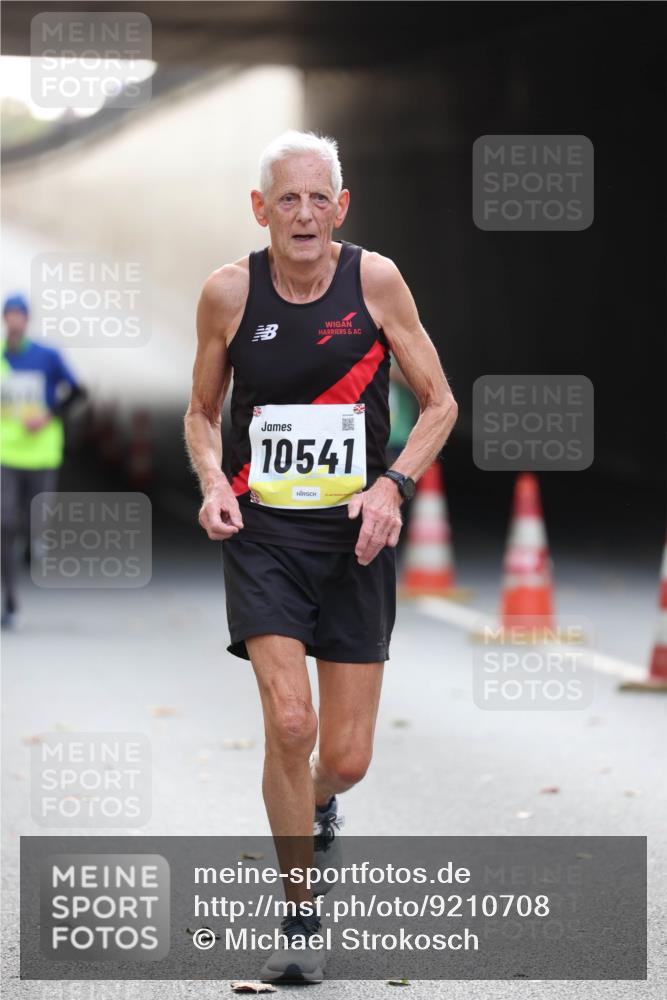 05.10.2025 - 20. swb-Marathon Bremen Michael Strokosch http://msf.ph/oto/9210708 05.10.2025 10:38:38 Laufen 10541 meine-sportfotos.de