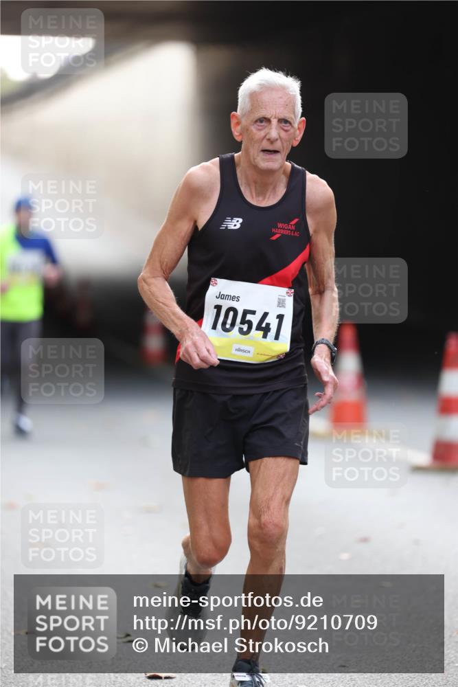 05.10.2025 - 20. swb-Marathon Bremen Michael Strokosch http://msf.ph/oto/9210709 05.10.2025 10:38:38 Laufen 10541 meine-sportfotos.de