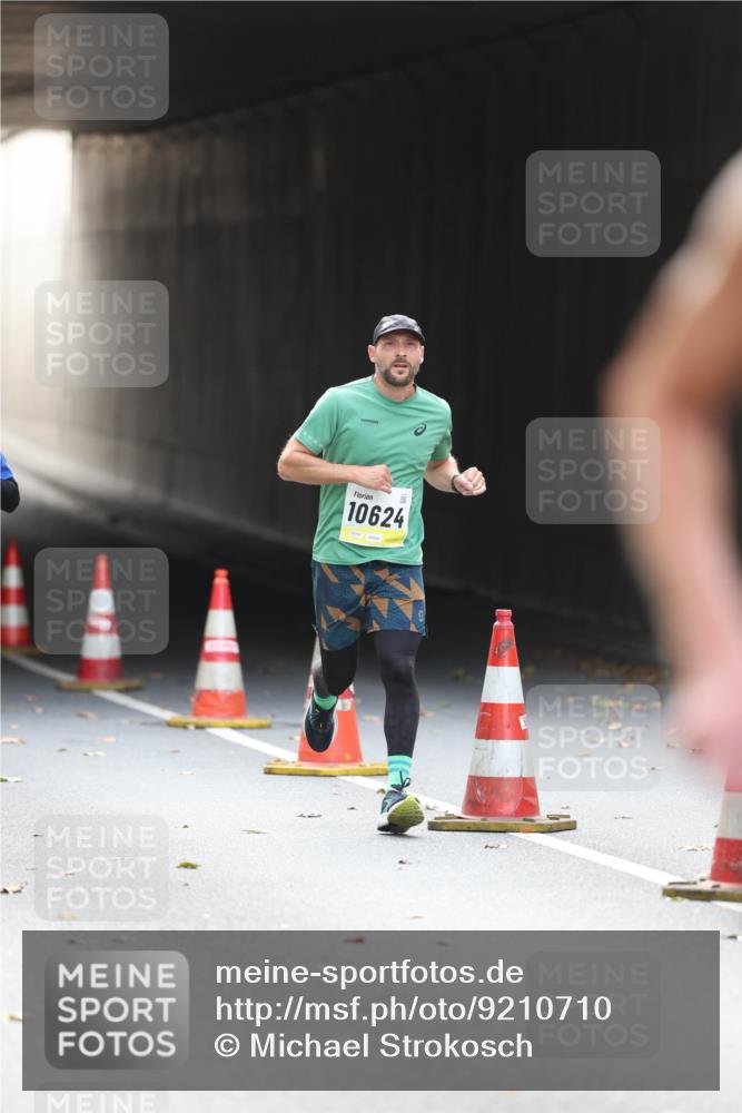 05.10.2025 - 20. swb-Marathon Bremen Michael Strokosch http://msf.ph/oto/9210710 05.10.2025 10:38:40 Laufen 5, 10624 meine-sportfotos.de