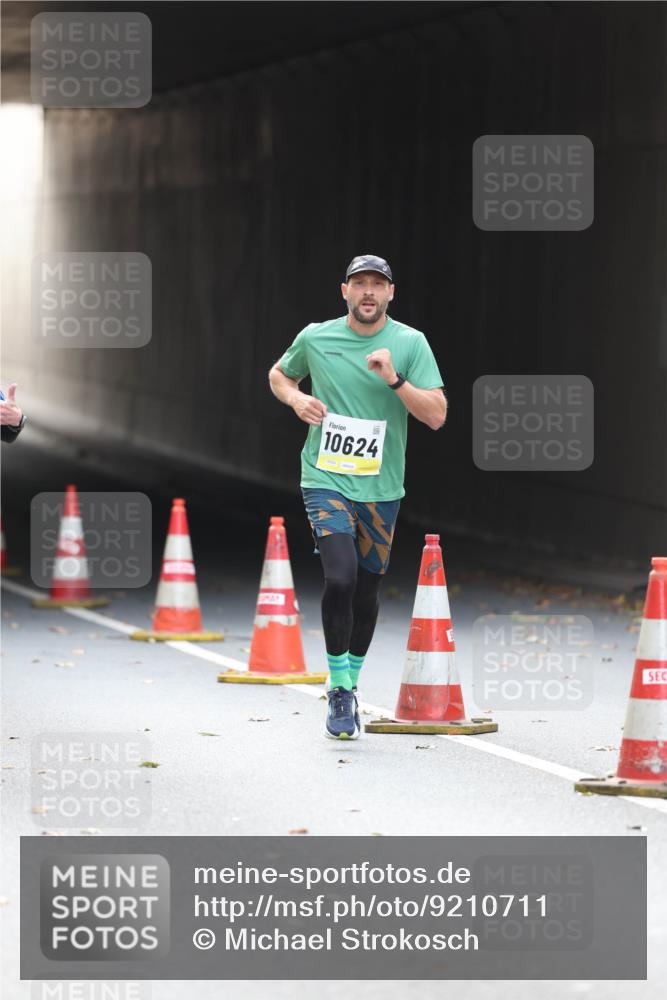05.10.2025 - 20. swb-Marathon Bremen Michael Strokosch http://msf.ph/oto/9210711 05.10.2025 10:38:40 Laufen 10624 meine-sportfotos.de