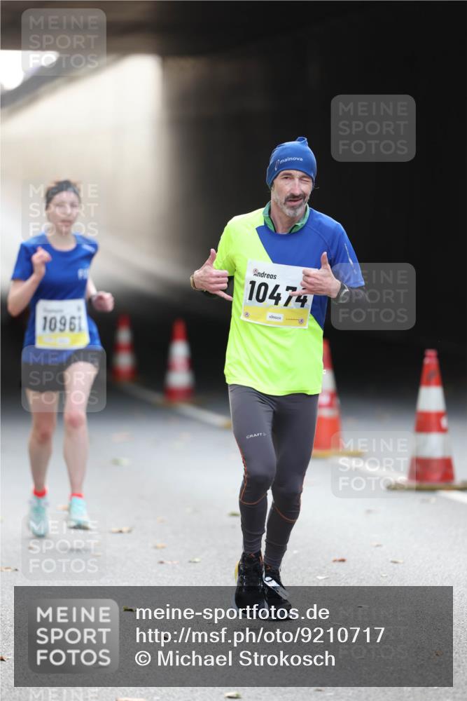 05.10.2025 - 20. swb-Marathon Bremen Michael Strokosch http://msf.ph/oto/9210717 05.10.2025 10:38:42 Laufen 10961, 10474 meine-sportfotos.de