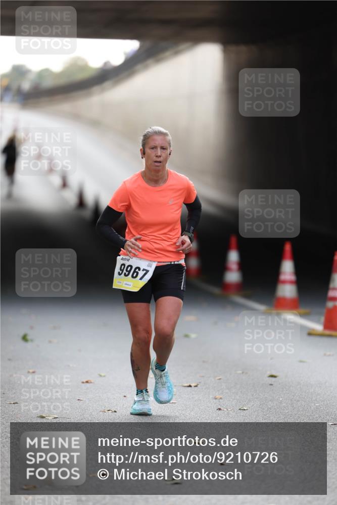 05.10.2025 - 20. swb-Marathon Bremen Michael Strokosch http://msf.ph/oto/9210726 05.10.2025 10:38:50 Laufen 9967 meine-sportfotos.de