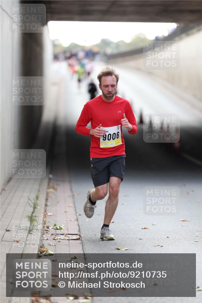 05.10.2025 - 20. swb-Marathon Bremen Michael Strokosch http://msf.ph/oto/9210735 05.10.2025 10:38:53 Laufen 9006, 02372 meine-sportfotos.de