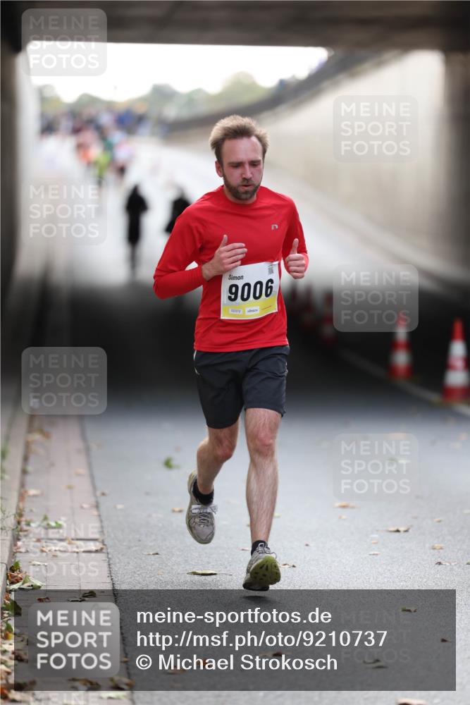 05.10.2025 - 20. swb-Marathon Bremen Michael Strokosch http://msf.ph/oto/9210737 05.10.2025 10:38:53 Laufen 9006, 02372 meine-sportfotos.de