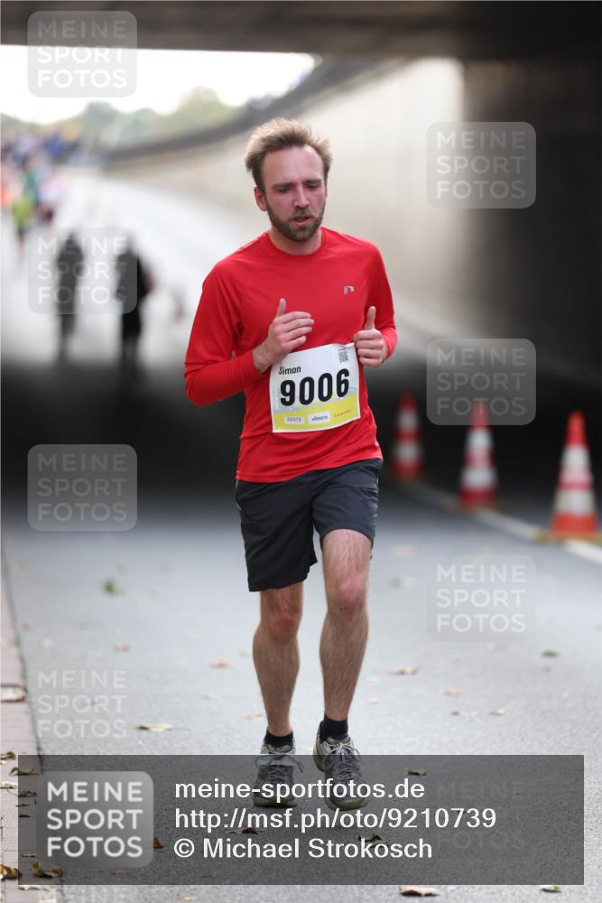 05.10.2025 - 20. swb-Marathon Bremen Michael Strokosch http://msf.ph/oto/9210739 05.10.2025 10:38:54 Laufen 9006, 02372 meine-sportfotos.de
