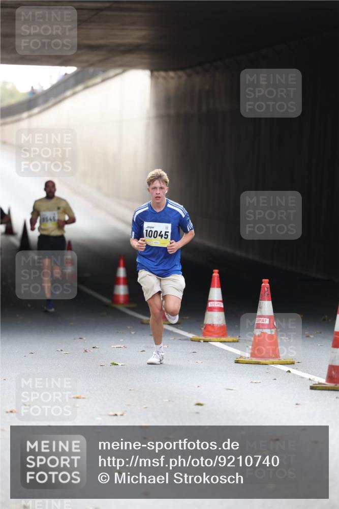 05.10.2025 - 20. swb-Marathon Bremen Michael Strokosch http://msf.ph/oto/9210740 05.10.2025 10:39:02 Laufen 10045 meine-sportfotos.de