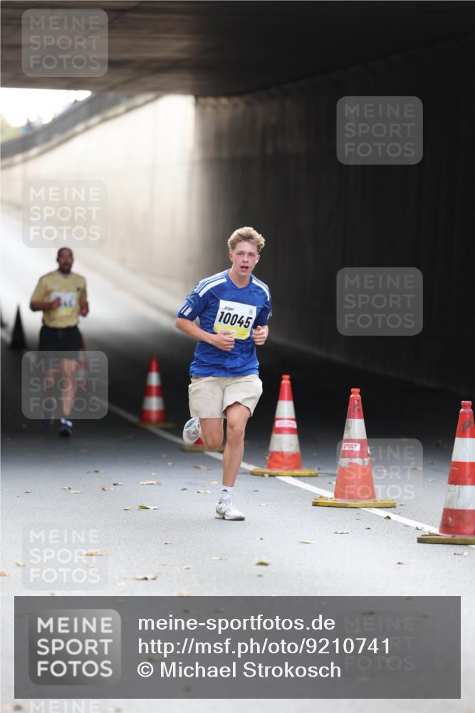 05.10.2025 - 20. swb-Marathon Bremen Michael Strokosch http://msf.ph/oto/9210741 05.10.2025 10:39:02 Laufen 10045 meine-sportfotos.de