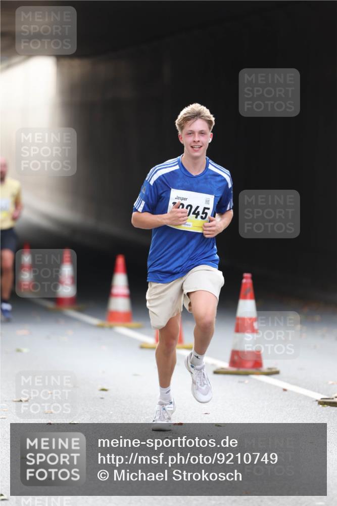 05.10.2025 - 20. swb-Marathon Bremen Michael Strokosch http://msf.ph/oto/9210749 05.10.2025 10:39:04 Laufen 0945 meine-sportfotos.de