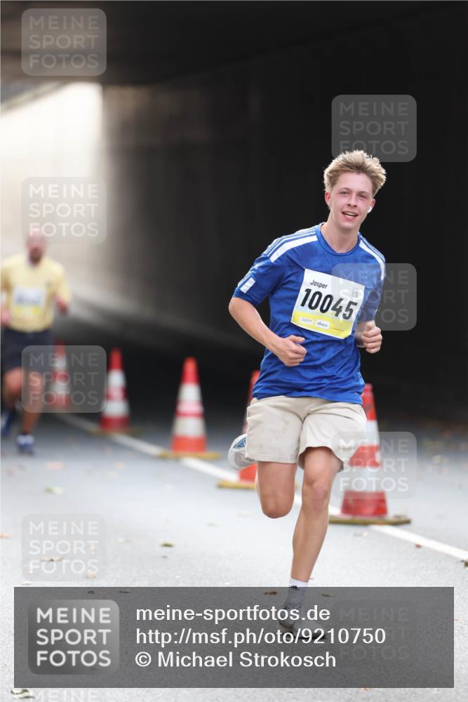 05.10.2025 - 20. swb-Marathon Bremen Michael Strokosch http://msf.ph/oto/9210750 05.10.2025 10:39:05 Laufen 10045, 02077 meine-sportfotos.de
