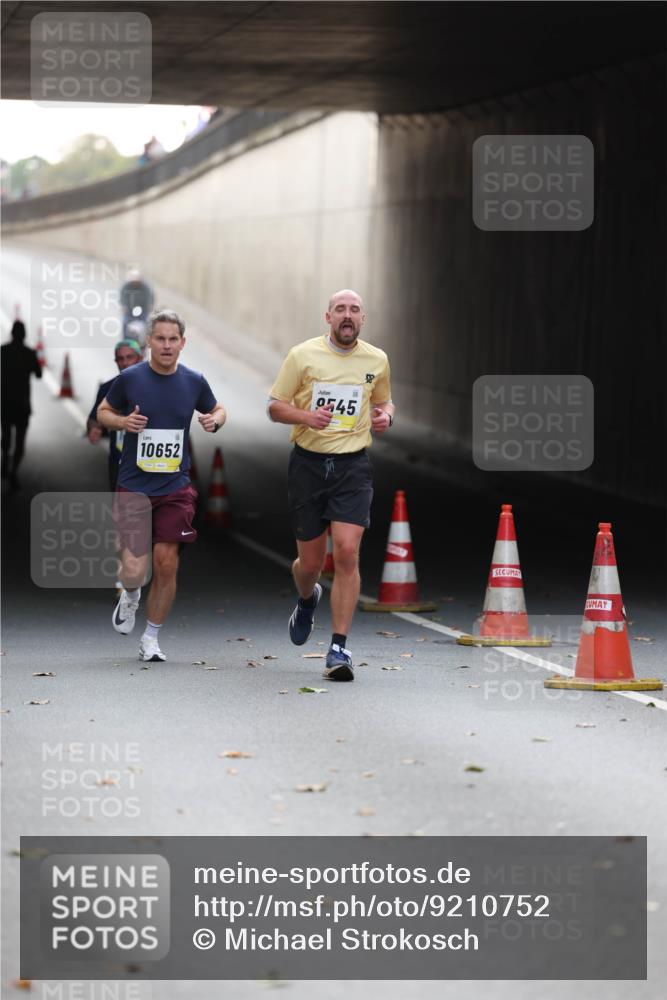 05.10.2025 - 20. swb-Marathon Bremen Michael Strokosch http://msf.ph/oto/9210752 05.10.2025 10:39:06 Laufen 10652, 9545 meine-sportfotos.de