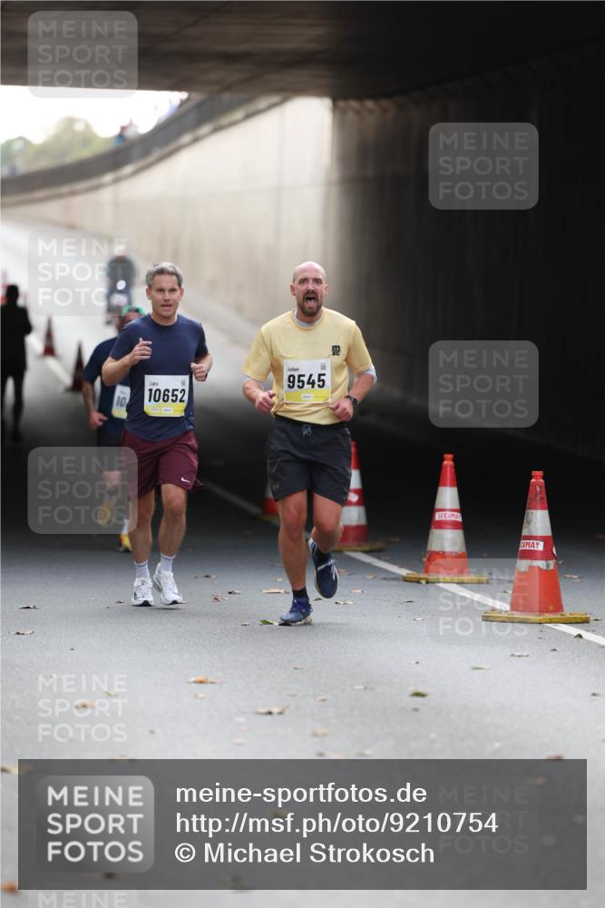 05.10.2025 - 20. swb-Marathon Bremen Michael Strokosch http://msf.ph/oto/9210754 05.10.2025 10:39:06 Laufen 10, 10652, 9545 meine-sportfotos.de