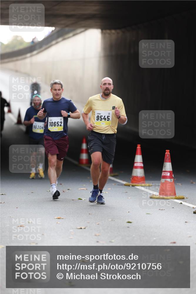 05.10.2025 - 20. swb-Marathon Bremen Michael Strokosch http://msf.ph/oto/9210756 05.10.2025 10:39:07 Laufen 10304, 10652, 9545 meine-sportfotos.de