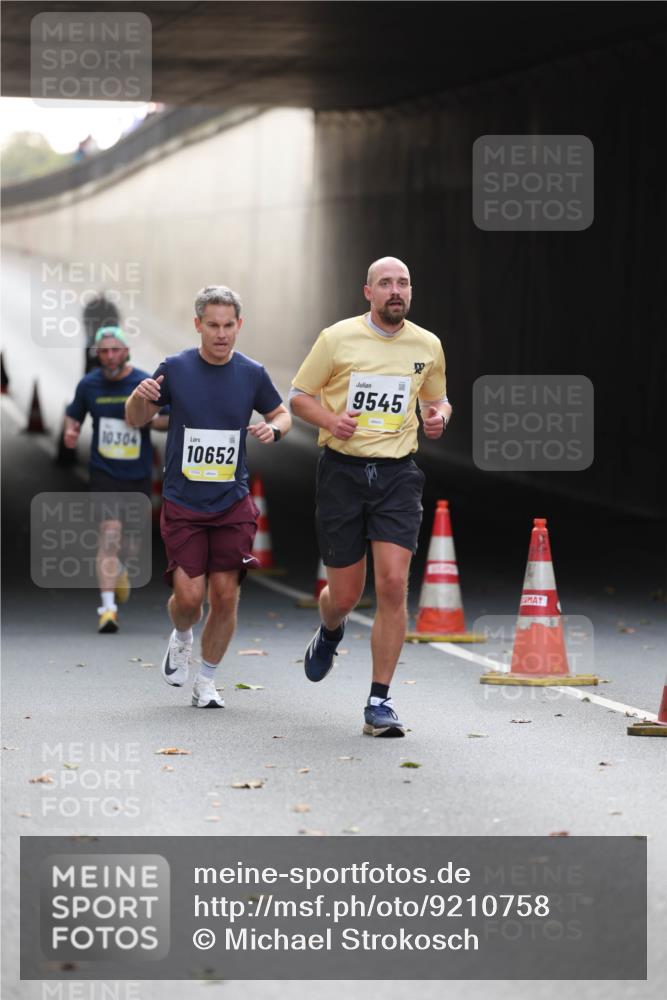 05.10.2025 - 20. swb-Marathon Bremen Michael Strokosch http://msf.ph/oto/9210758 05.10.2025 10:39:07 Laufen 10304, 10652, 9545 meine-sportfotos.de