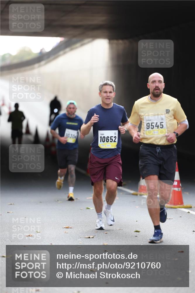 05.10.2025 - 20. swb-Marathon Bremen Michael Strokosch http://msf.ph/oto/9210760 05.10.2025 10:39:08 Laufen 10304, 10652, 02304, 9545 meine-sportfotos.de