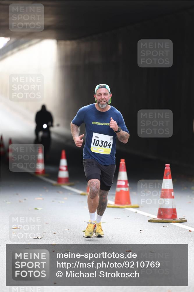 05.10.2025 - 20. swb-Marathon Bremen Michael Strokosch http://msf.ph/oto/9210769 05.10.2025 10:39:11 Laufen 10304 meine-sportfotos.de
