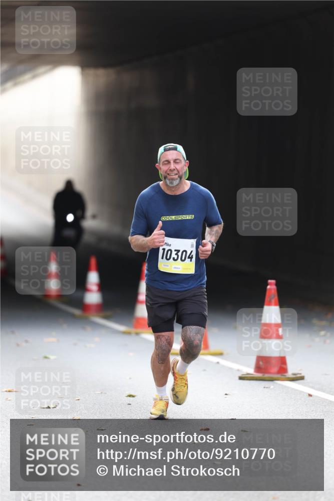 05.10.2025 - 20. swb-Marathon Bremen Michael Strokosch http://msf.ph/oto/9210770 05.10.2025 10:39:11 Laufen 10304, 02059 meine-sportfotos.de