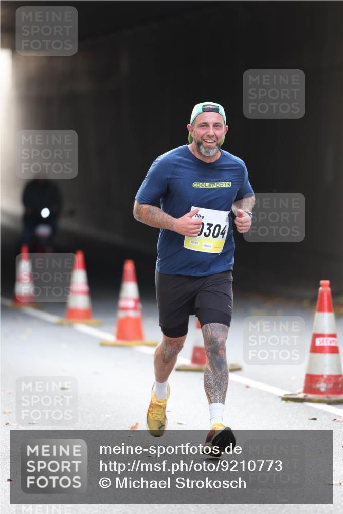 05.10.2025 - 20. swb-Marathon Bremen Michael Strokosch http://msf.ph/oto/9210773 05.10.2025 10:39:12 Laufen 02059, 304 meine-sportfotos.de