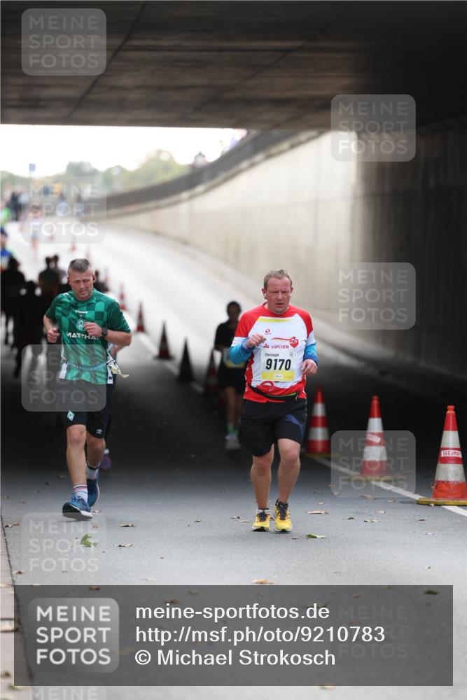 05.10.2025 - 20. swb-Marathon Bremen Michael Strokosch http://msf.ph/oto/9210783 05.10.2025 10:39:19 Laufen 9170, 1200 meine-sportfotos.de