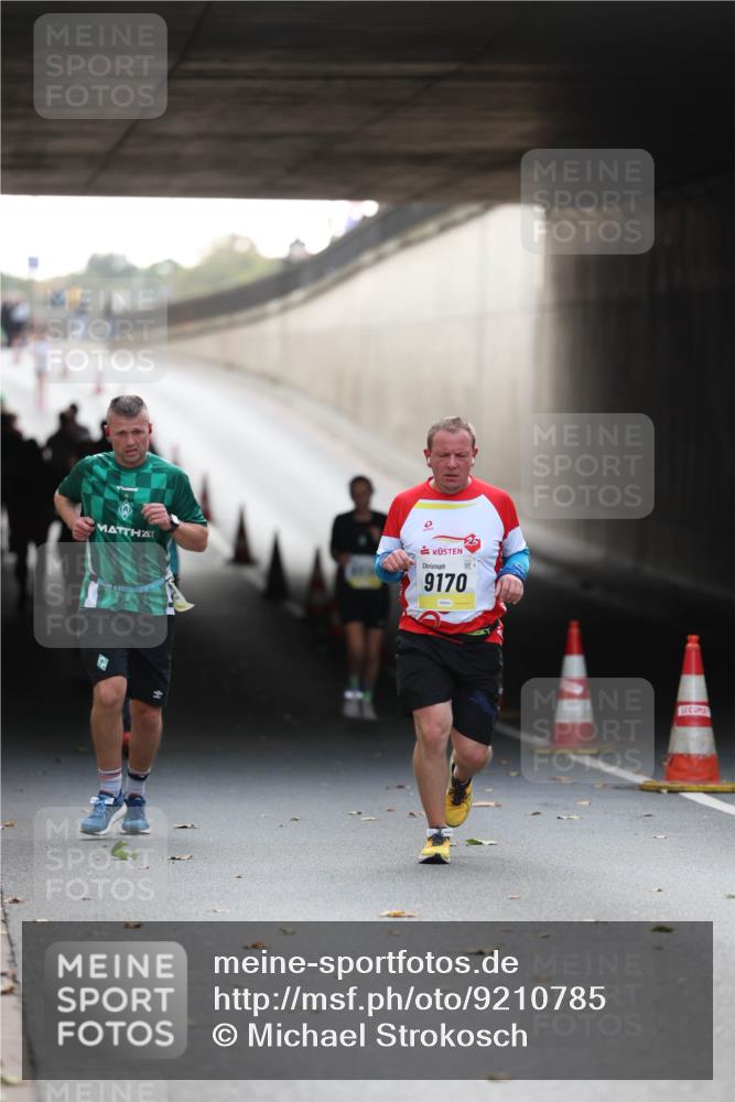 05.10.2025 - 20. swb-Marathon Bremen Michael Strokosch http://msf.ph/oto/9210785 05.10.2025 10:39:20 Laufen 9170 meine-sportfotos.de
