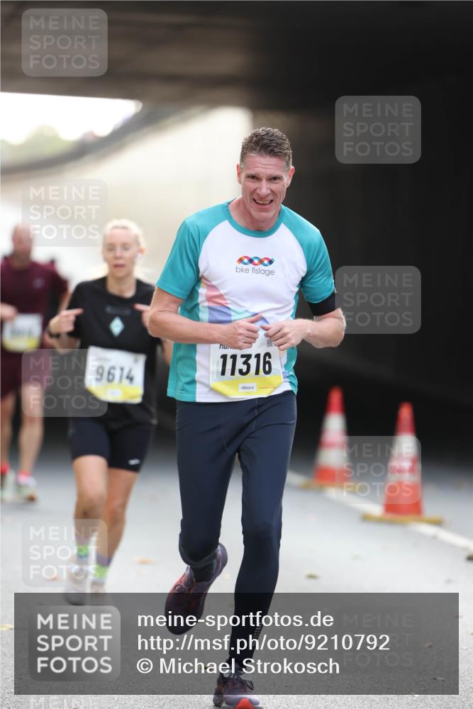 05.10.2025 - 20. swb-Marathon Bremen Michael Strokosch http://msf.ph/oto/9210792 05.10.2025 10:39:27 Laufen 9614, 11316 meine-sportfotos.de