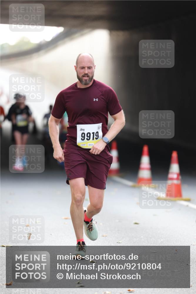 05.10.2025 - 20. swb-Marathon Bremen Michael Strokosch http://msf.ph/oto/9210804 05.10.2025 10:39:30 Laufen 9919, 02589 meine-sportfotos.de