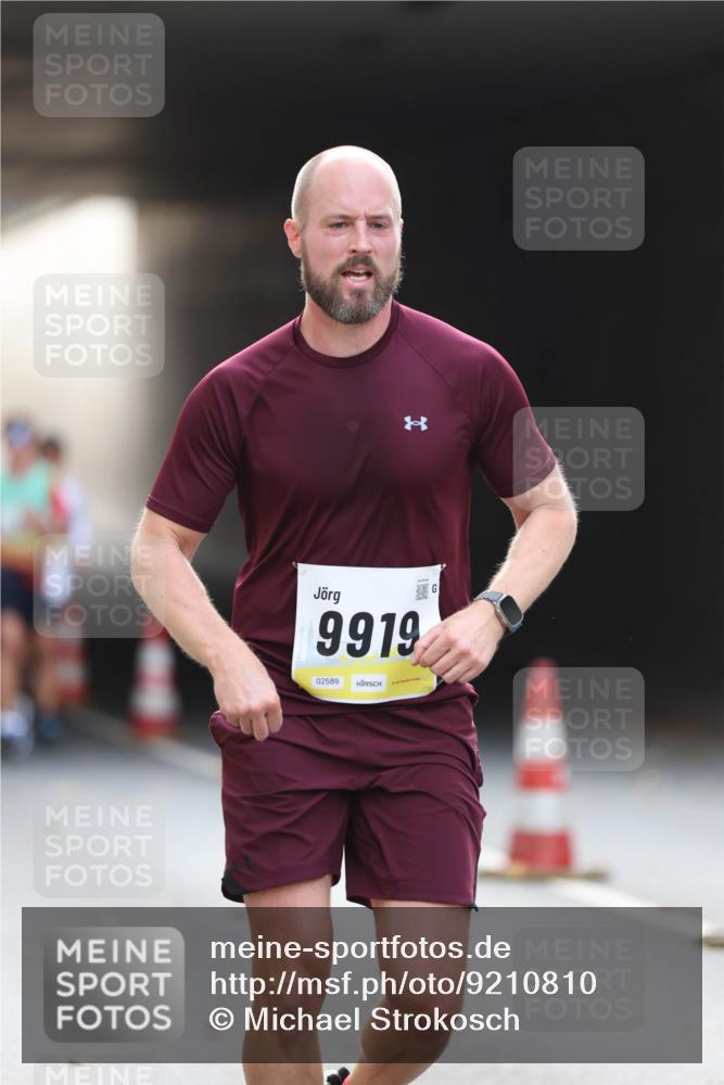 05.10.2025 - 20. swb-Marathon Bremen Michael Strokosch http://msf.ph/oto/9210810 05.10.2025 10:39:31 Laufen 9919, 02589 meine-sportfotos.de