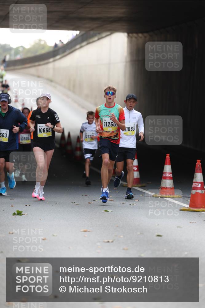 05.10.2025 - 20. swb-Marathon Bremen Michael Strokosch http://msf.ph/oto/9210813 05.10.2025 10:39:33 Laufen 503, 10505, 10666, 10780, 11256, 1683 meine-sportfotos.de