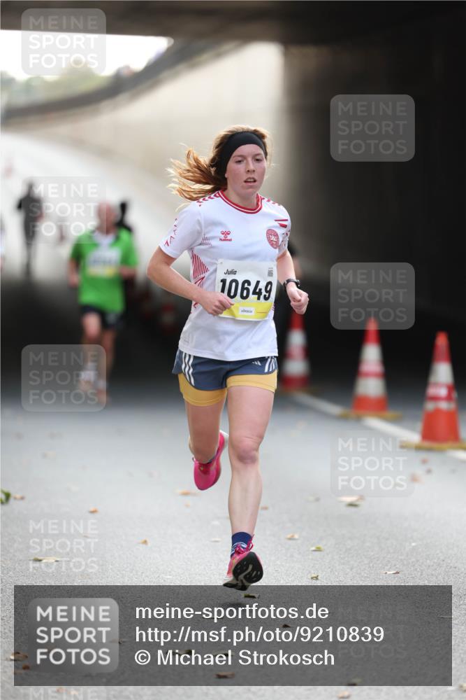 05.10.2025 - 20. swb-Marathon Bremen Michael Strokosch http://msf.ph/oto/9210839 05.10.2025 10:39:50 Laufen 4, 10649 meine-sportfotos.de