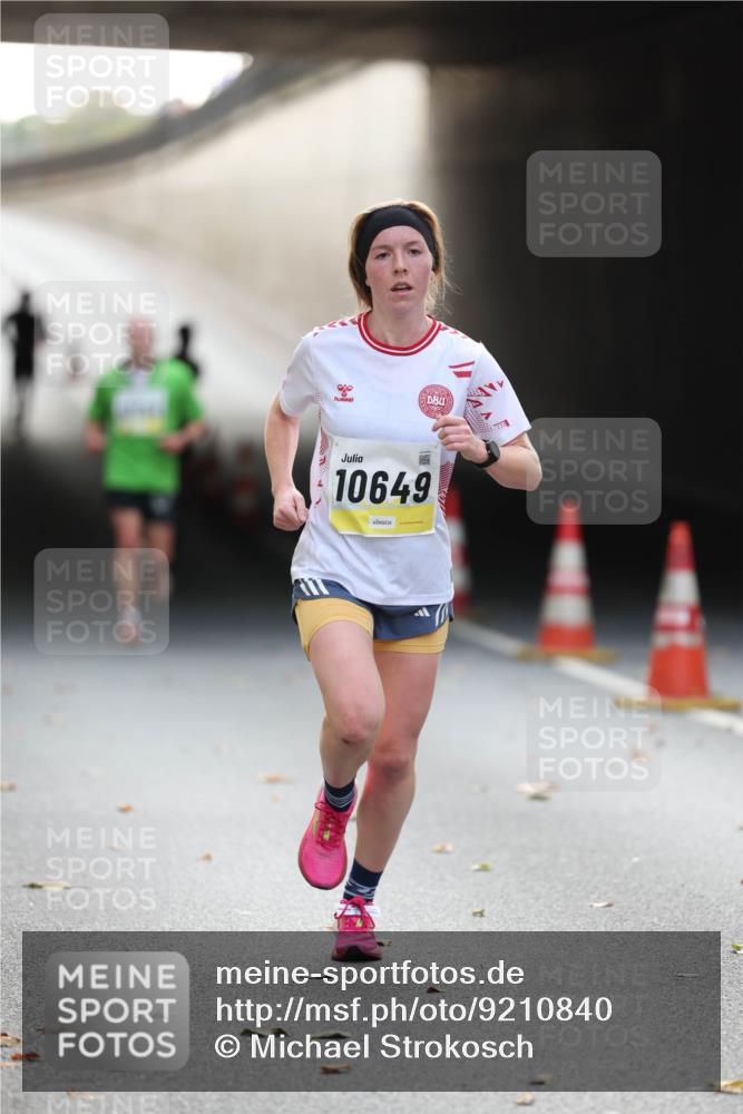 05.10.2025 - 20. swb-Marathon Bremen Michael Strokosch http://msf.ph/oto/9210840 05.10.2025 10:39:50 Laufen 10649 meine-sportfotos.de