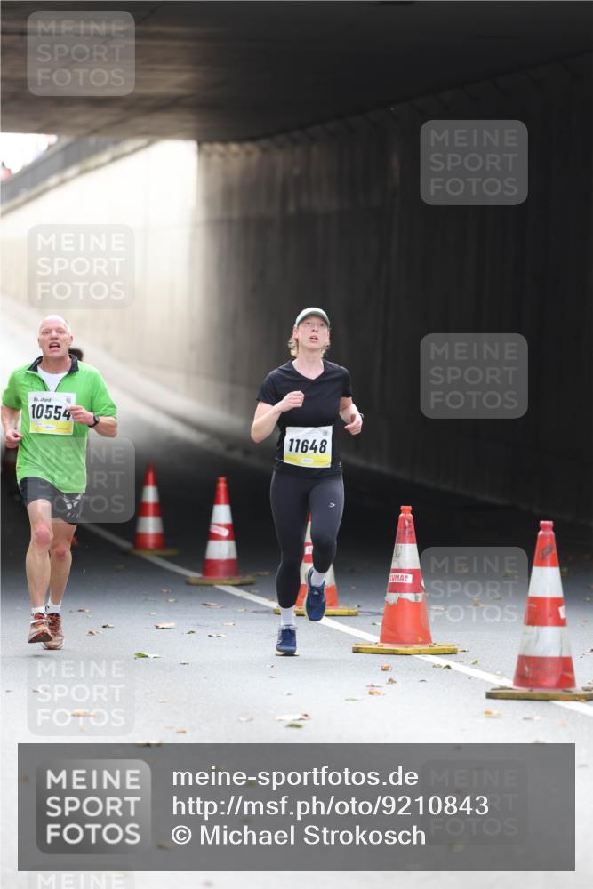 05.10.2025 - 20. swb-Marathon Bremen Michael Strokosch http://msf.ph/oto/9210843 05.10.2025 10:39:52 Laufen 10554, 11648 meine-sportfotos.de