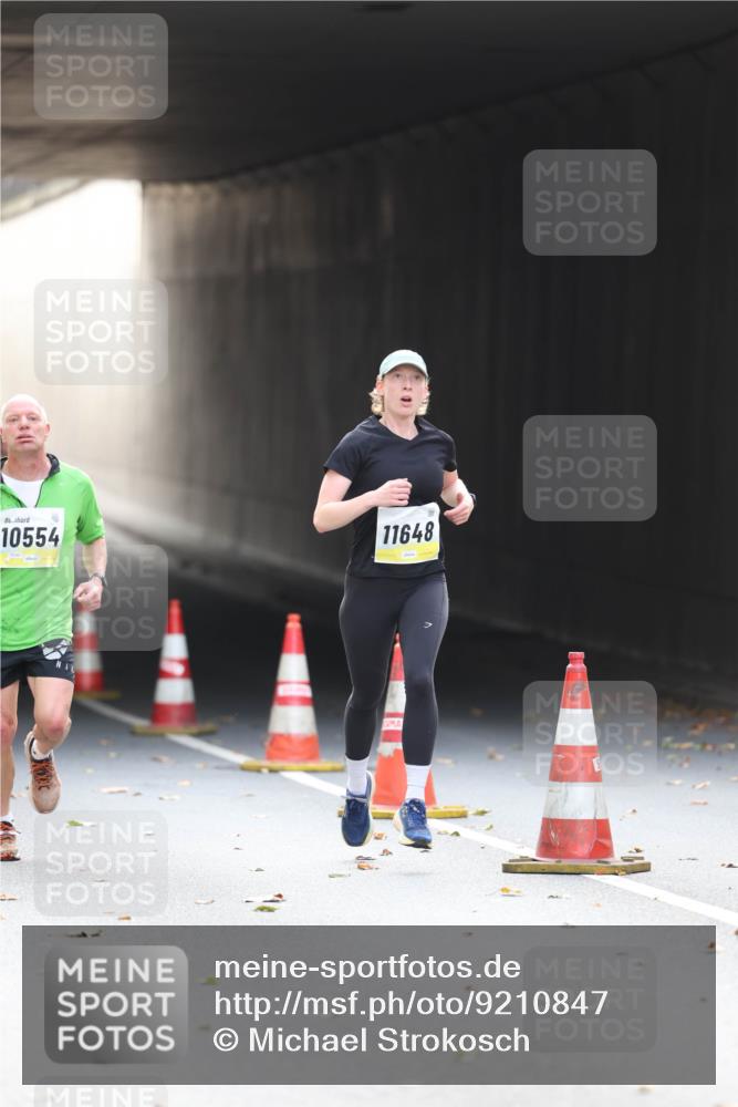 05.10.2025 - 20. swb-Marathon Bremen Michael Strokosch http://msf.ph/oto/9210847 05.10.2025 10:39:53 Laufen 10554, 11648 meine-sportfotos.de