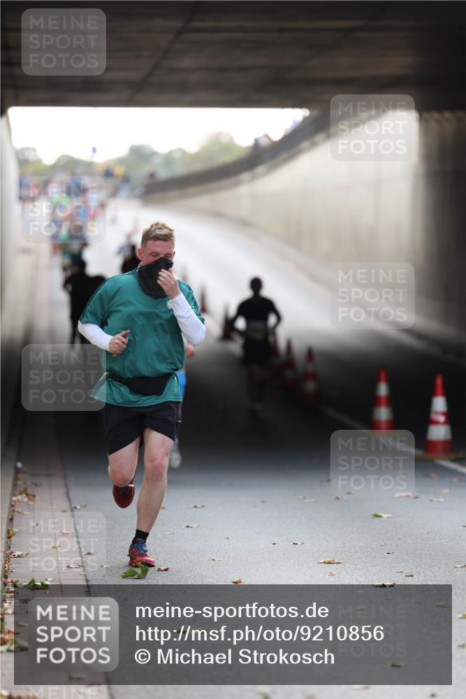 05.10.2025 - 20. swb-Marathon Bremen Michael Strokosch http://msf.ph/oto/9210856 05.10.2025 10:39:57 Laufen  meine-sportfotos.de