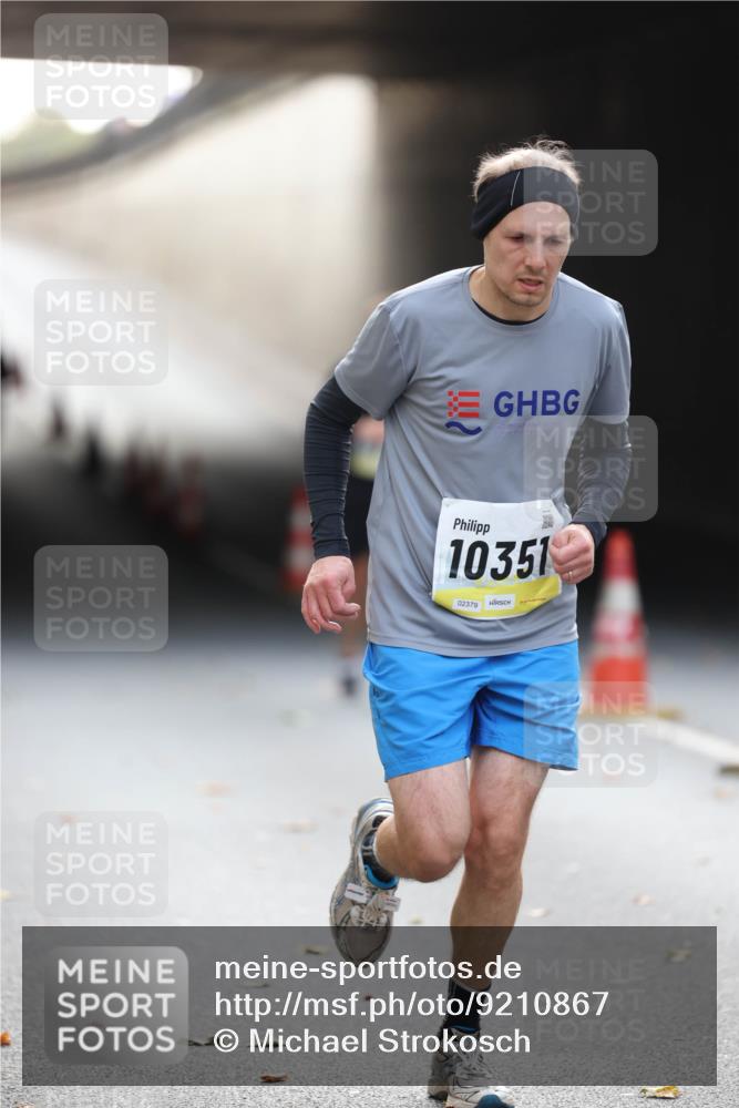 05.10.2025 - 20. swb-Marathon Bremen Michael Strokosch http://msf.ph/oto/9210867 05.10.2025 10:40:02 Laufen 10351, 02379 meine-sportfotos.de