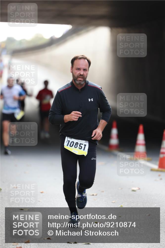 05.10.2025 - 20. swb-Marathon Bremen Michael Strokosch http://msf.ph/oto/9210874 05.10.2025 10:40:06 Laufen 10851 meine-sportfotos.de