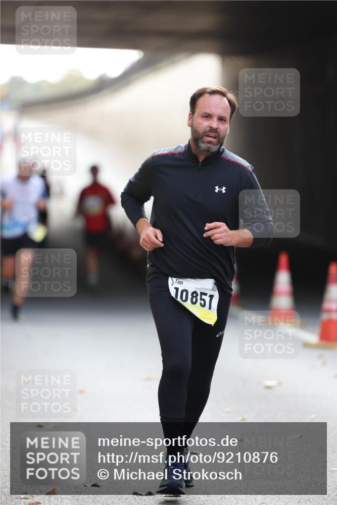 05.10.2025 - 20. swb-Marathon Bremen Michael Strokosch http://msf.ph/oto/9210876 05.10.2025 10:40:07 Laufen 10851 meine-sportfotos.de