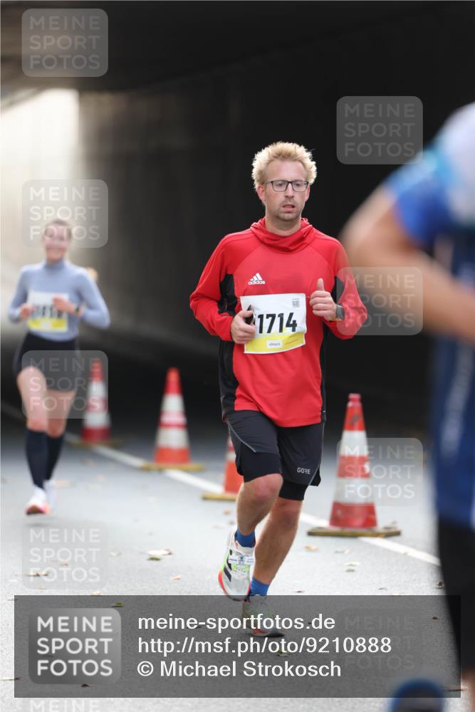 05.10.2025 - 20. swb-Marathon Bremen Michael Strokosch http://msf.ph/oto/9210888 05.10.2025 10:40:14 Laufen 1714 meine-sportfotos.de