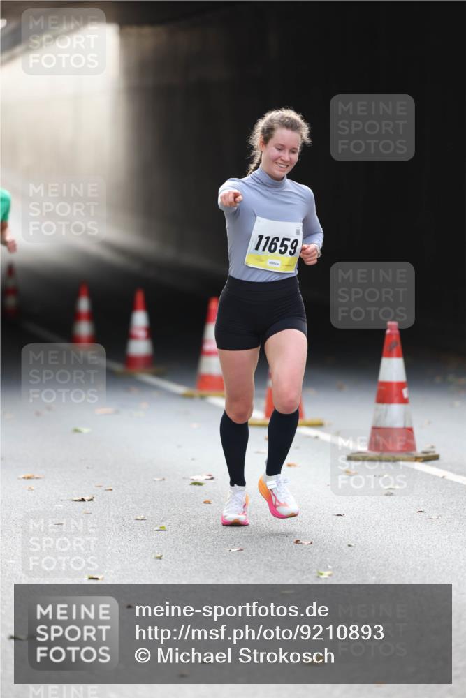 05.10.2025 - 20. swb-Marathon Bremen Michael Strokosch http://msf.ph/oto/9210893 05.10.2025 10:40:15 Laufen 11659 meine-sportfotos.de