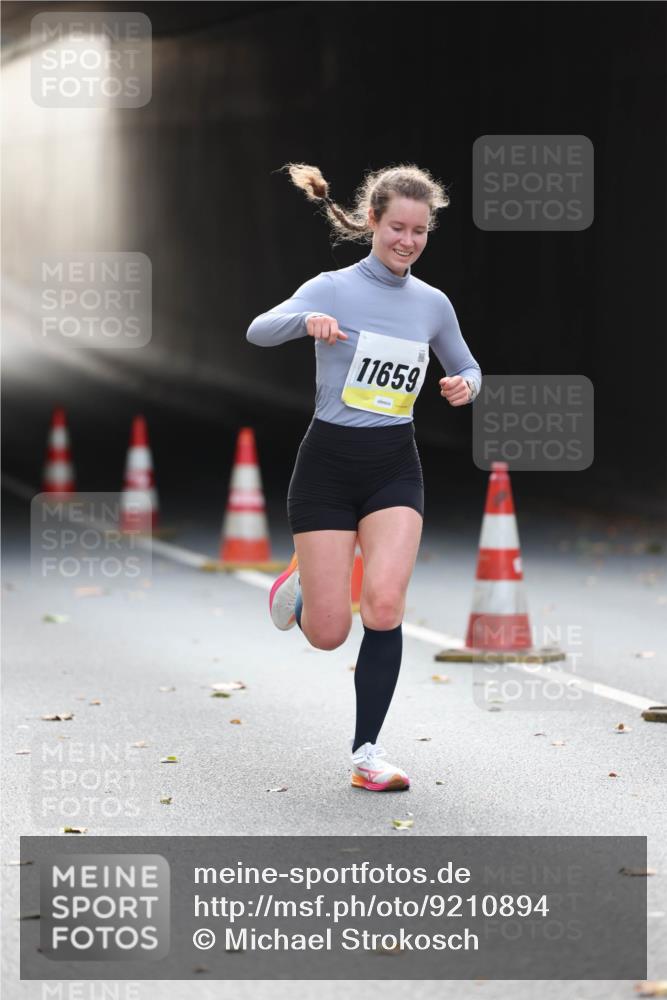 05.10.2025 - 20. swb-Marathon Bremen Michael Strokosch http://msf.ph/oto/9210894 05.10.2025 10:40:15 Laufen 11659 meine-sportfotos.de
