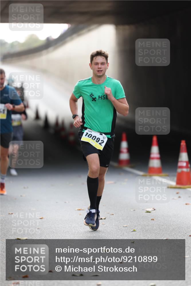 05.10.2025 - 20. swb-Marathon Bremen Michael Strokosch http://msf.ph/oto/9210899 05.10.2025 10:40:17 Laufen 10092 meine-sportfotos.de